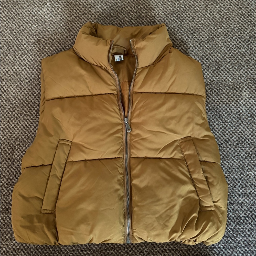 Double Zero Crop Camel Puff Vest